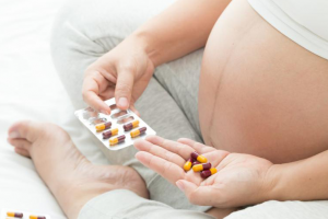 Uống thuốc khi mang thai có ảnh hưởng gì không?