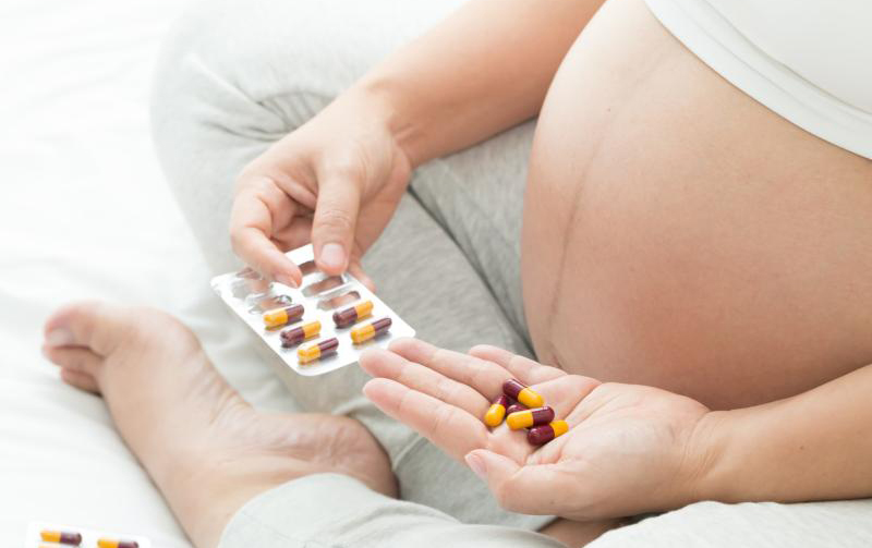 Uống thuốc khi mang thai ảnh hưởng đến thai nhi như thế nào?