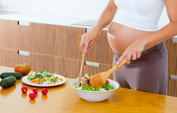 3 tháng đầu mang thai mẹ cần đặc biệt lưu ý đến chế độ dinh dưỡng